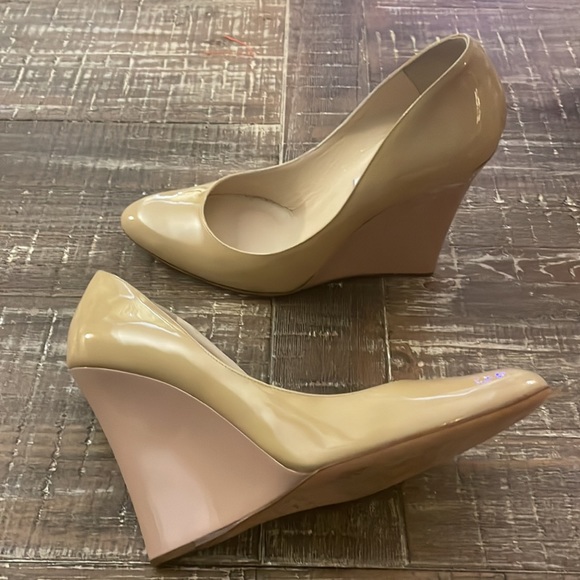 Jimmy Choo taupe patent wedges sz. 40 - Picture 5 of 5